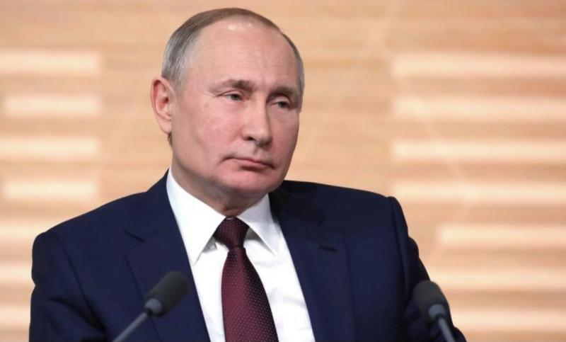 Владимир Путин поручил кабмину поддерживать молодых ученых