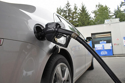 В России могут установить потолок цен на бензин