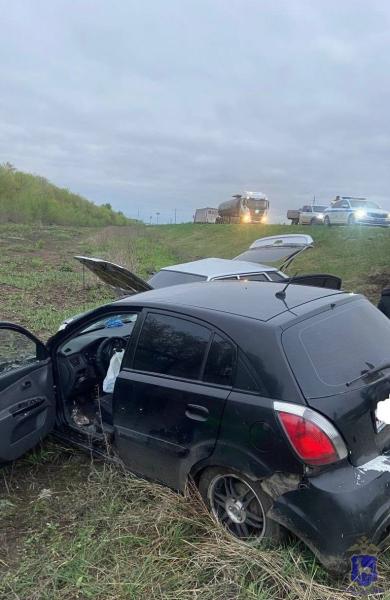 В Самаре 74-летний водитель "Калины" врезался в бетонный блок, пытаясь избежать ДТП