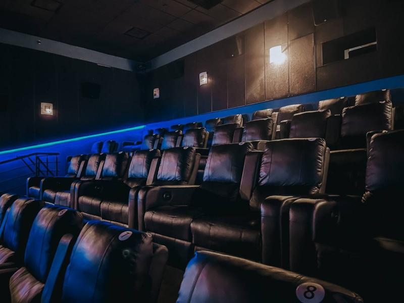 Российское кино и первый поцелуй: какие праздники отмечают 27 августа