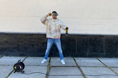 В Тольятти бразильский художник начал расписывать фасад спорткомплекса "Старт"