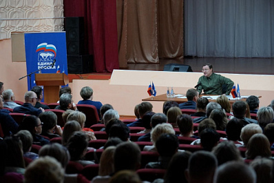 Дмитрий Азаров обсудил с жителями перспективы развития Елховского и Кошкинского районов