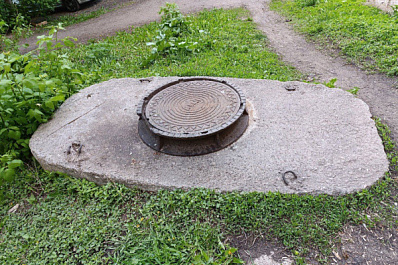 Из канализации трех домов в Самаре вытащили 30 кг салфеток, лезвия и бигуди