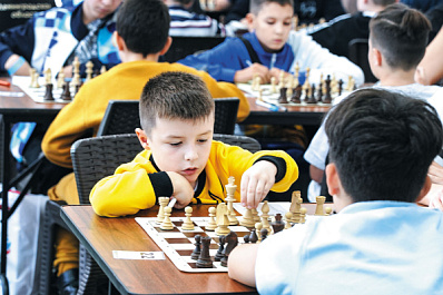 Делают ход: в Самарской области  продолжают выявлять сильнейших шахматистов среди сельских школьников