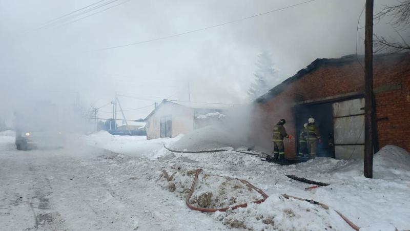 Прокуратура взяла на контроль расследование пожара в гараже Сергиевской ЦРБ