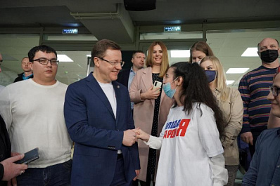 Дмитрий Азаров предложил создать в Самарской области систему поощрений для волонтеров