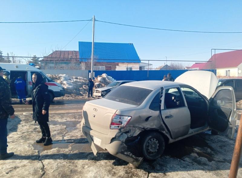 В Самарской области 22 марта столкнулись три легковушки