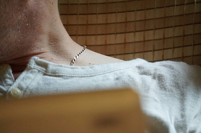 Правила сидячей работы: что делать, если болит поясница и затекает шея