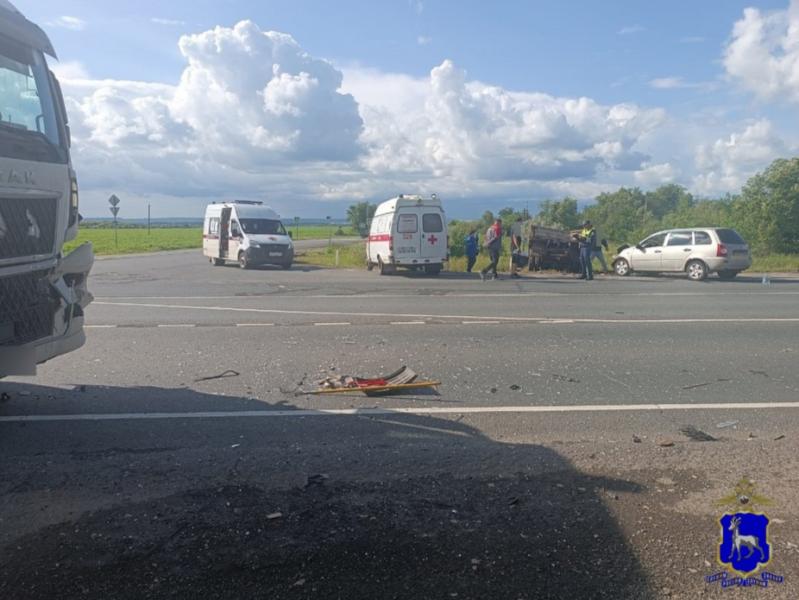 В Самарской области на трассе М5 произошло массовое ДТП с участием двух грузовиков
