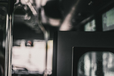 В Самарской области автобус протащил по асфальту пожилую женщину