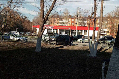 Пьяный водитель на Киа снес бетонное ограждение на Советской Армии в Самаре