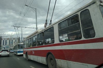 Жители Самары пожаловались на грязь в троллейбусах