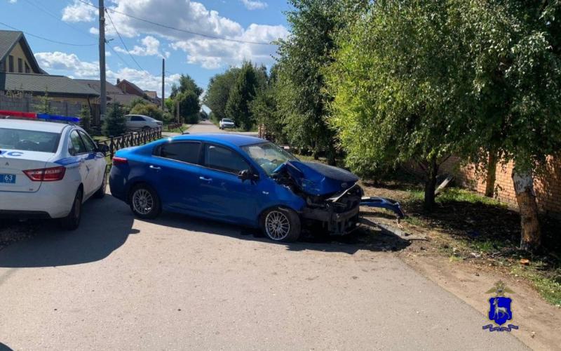 В Тольятти водитель Kia Rio погиб, влетев в столб