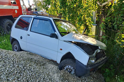 В Самарской области 12 июля в кювет вылетели "Приора" и "Ока"