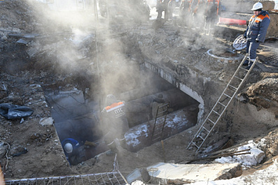 Фоторепортаж с места устранения коммунальной аварии в Самаре