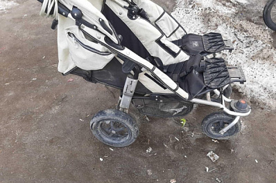 В Самаре женщину с детской коляской сбила машина