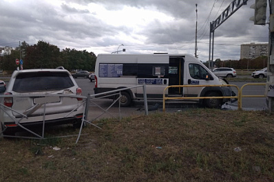 В Тольятти три пассажира маршрутки пострадали в столкновении с легковушкой