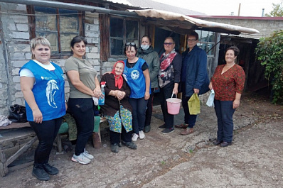 Волонтёры Алексеевского района активно помогают пожилым землякам 