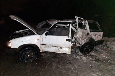 В Жигулевске водитель иномарки врезался в дерево