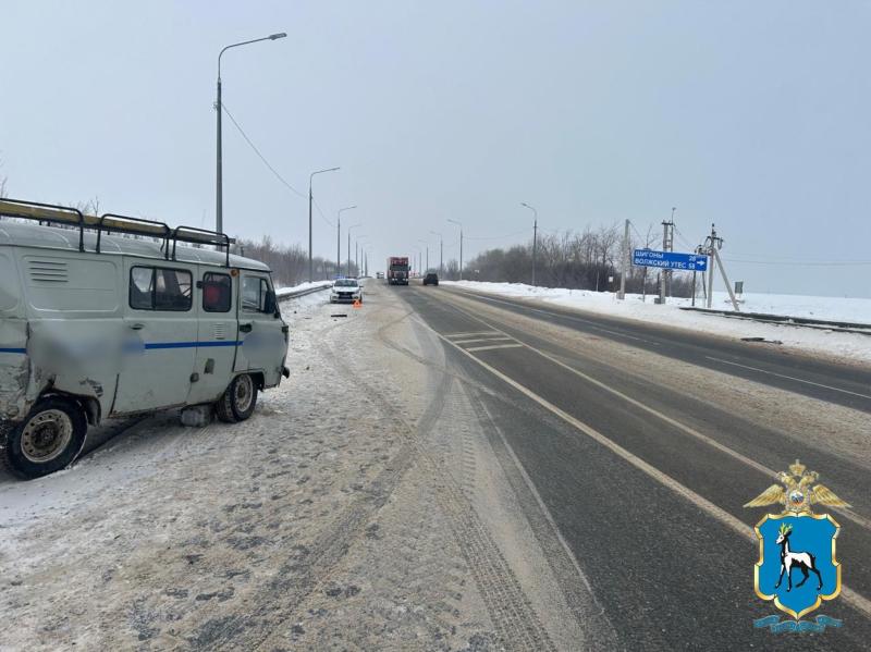 В Тольятти "Приора" протаранила фуру