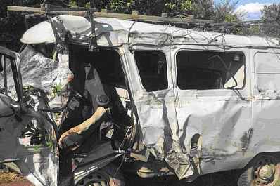 Два человека пострадали в лобовом столкновении УАЗа с грузовиком на трассе М5 под Самарой