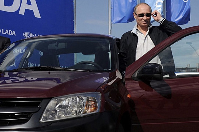 Дмитрий Азаров поздравил Владимира Путина с днём рождения