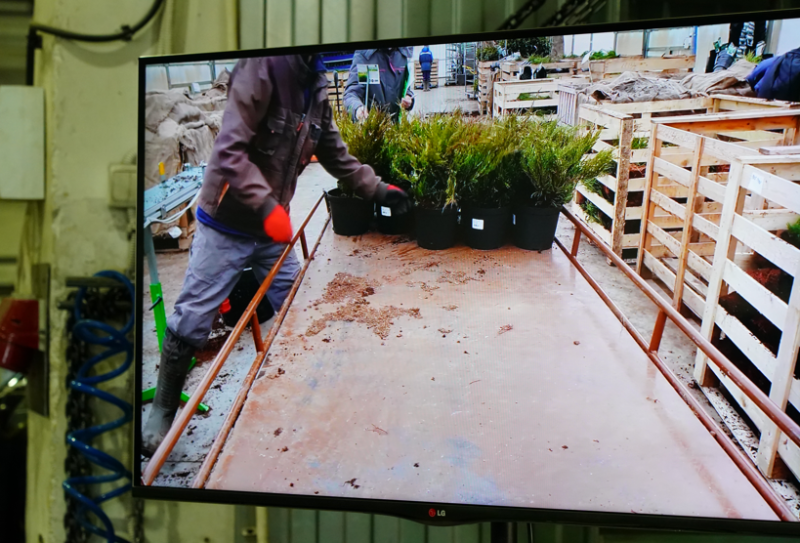 Вспахивают роботы, а не человек: губернатору Самарской области представили передовые сельхозмашины