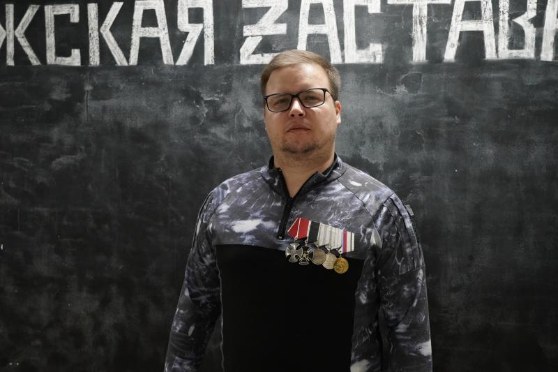 Многозадачность Максима: ветеран СВО готовит молодежь к армейской жизни