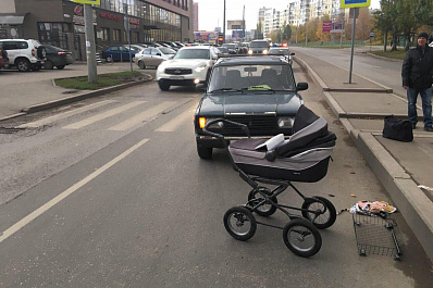 В Самаре LADA сбила мужчину с детской коляской, пострадал ребенок