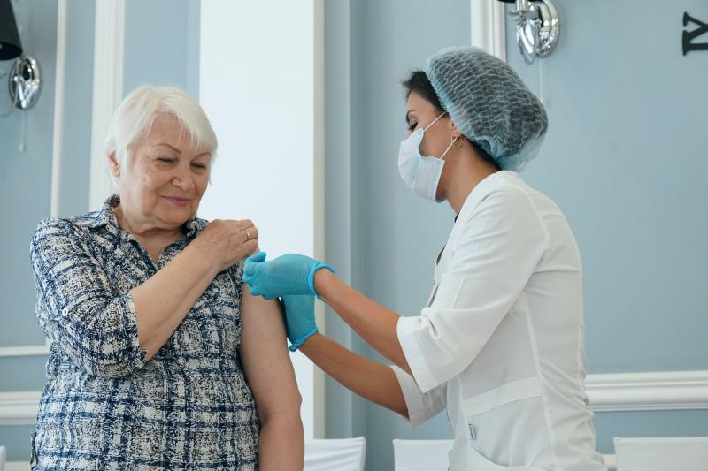 Личным примером: ветераны СВО присоединились к осенней прививочной кампании против гриппа в Самаре