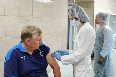 Самарские "Крылья Советов" начали вакцинацию футболистов и тренерского штаба от коронавируса