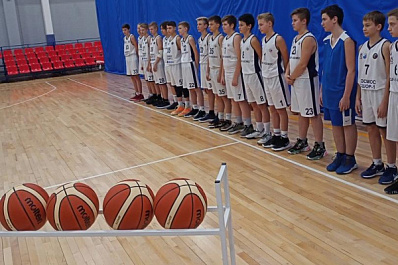 Самарская баскетбольная команда СШОР-1 получила новые мячи