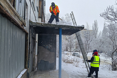 В Тольятти проконтролировали, как чистят снег и наледь в кварталах