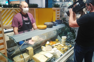 В Самаре поздравили работников торговли и вручили свидетельства обладателям знака "Самарский продукт"