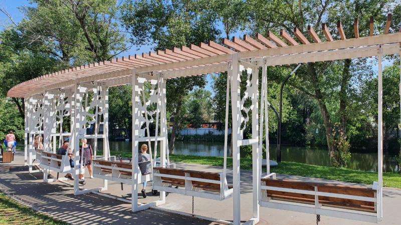 В самарском Ерик Парке вандалы портят лавочки и ограждения