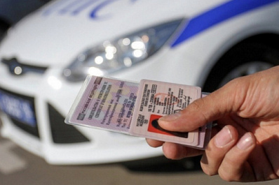 Самарские полицейские за несколько часов поймали 18 водителей с незаконной "тонировкой"