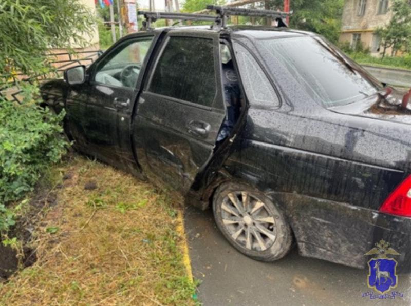 В Самаре женщина пострадала в аварии с "Калиной" и "Приорой"