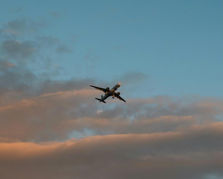 Молния ударила в самолет при заходе на посадку в Самаре