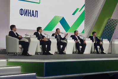 Дмитрий Азаров рассказал о формировании своей команды финалистам конкурса "Лидеры России"