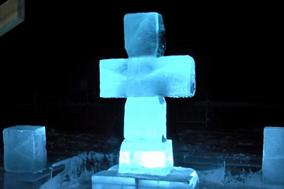 Жители Тольятти окунулись в крещенские купели в парковом комплексе имени Сахарова