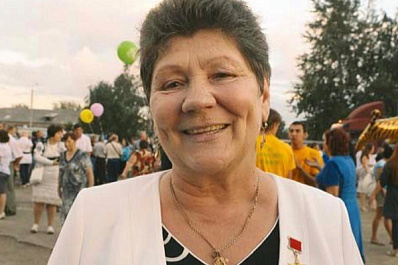 Дмитрий Азаров поздравил прославленных жительниц Самарской области