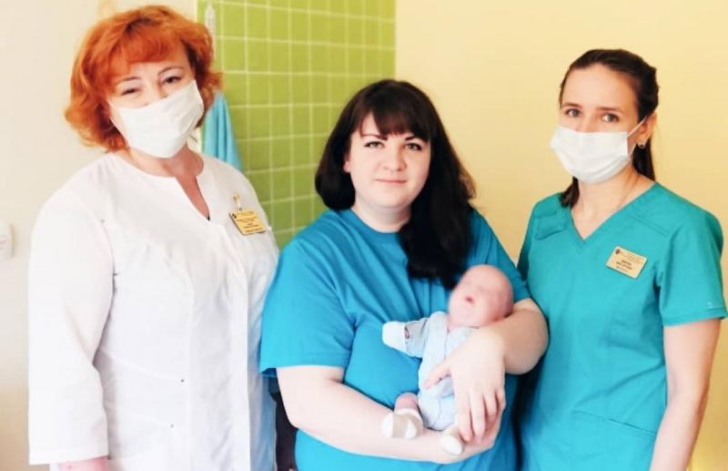 В Перинатальном центре больницы Середавина выходили крошечного недоношенного малыша