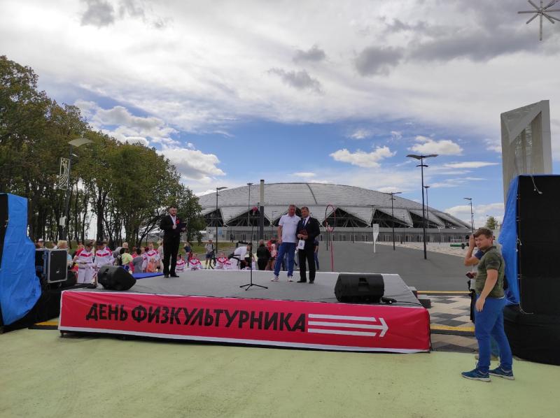 Игры, спортивные состязания, выставки и показательные выступления: как Самара отмечает двойной праздник