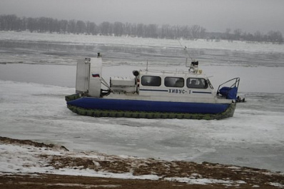 На Волге под Самарой загорелось судно на воздушной подушке
