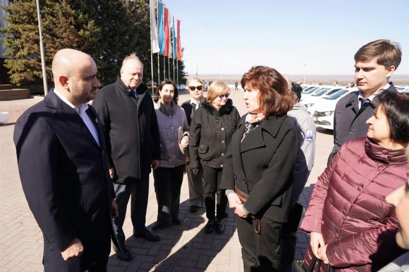 87 новых LADA Granta пополнили автопарк медучреждений региона