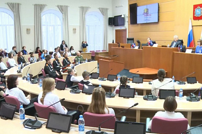 Около тысячи школьников Самарской области стали участниками творческих конкурсов в преддверии парада Памяти