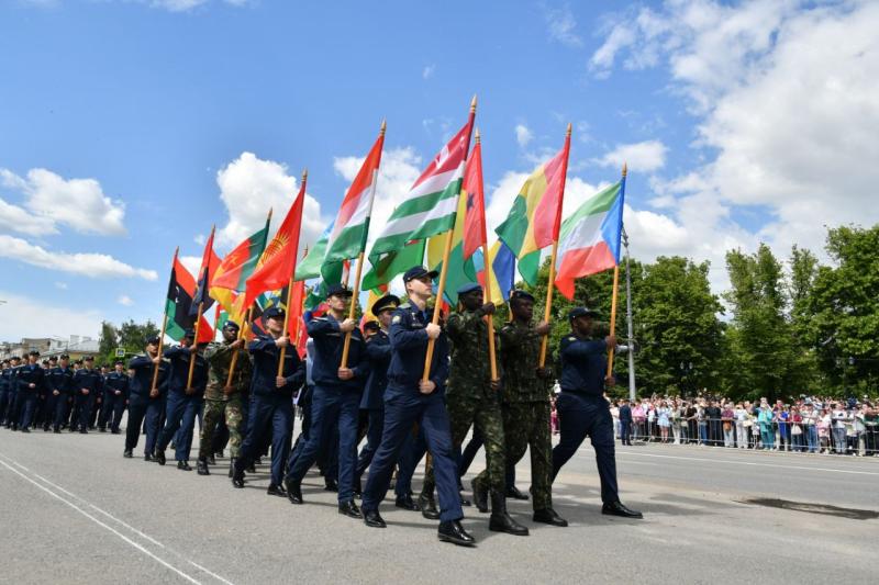 Сызранское высшее военное авиационное училище летчиков отмечает 85-летие