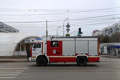  В Самаре более двух десятков человек тушили горящее здание на улице Куйбышева