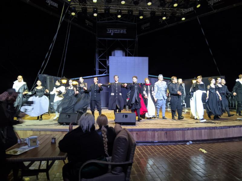 В Тольятти показали концертную версию спектакля "Два благородных дона"