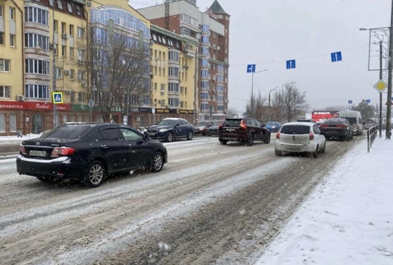 Автомобилистов Самарской области просят пересесть на общественный транспорт из-за метели